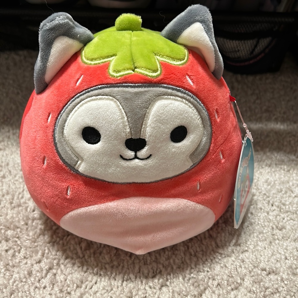NEW Squishmallows Ryan husky dressed in a strawberry 7”